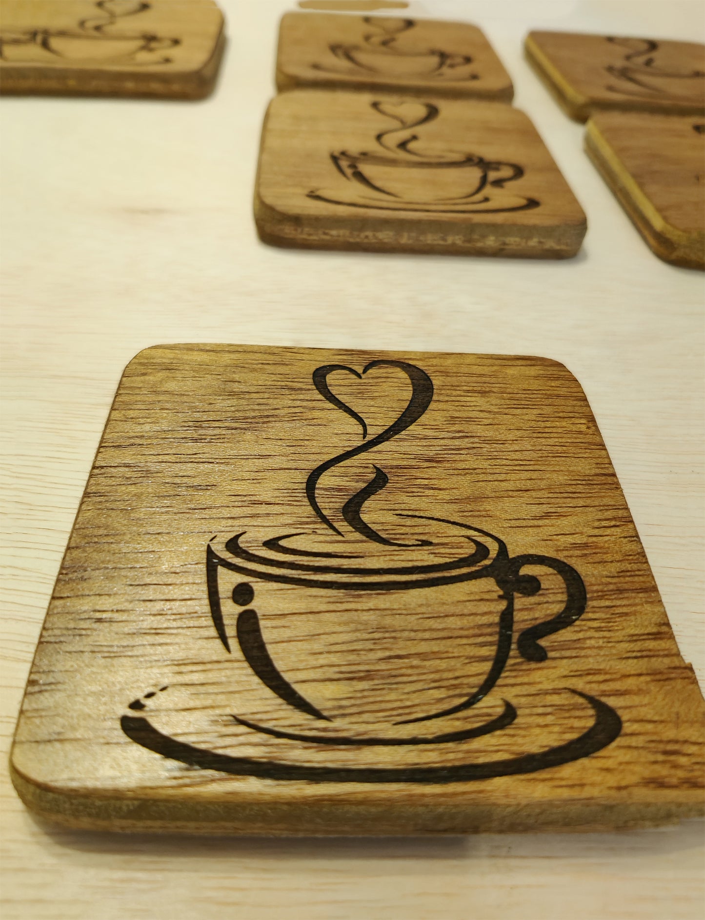 Houten koffie onderzetters "one heart". laser gegraveerd - (per set van 4)