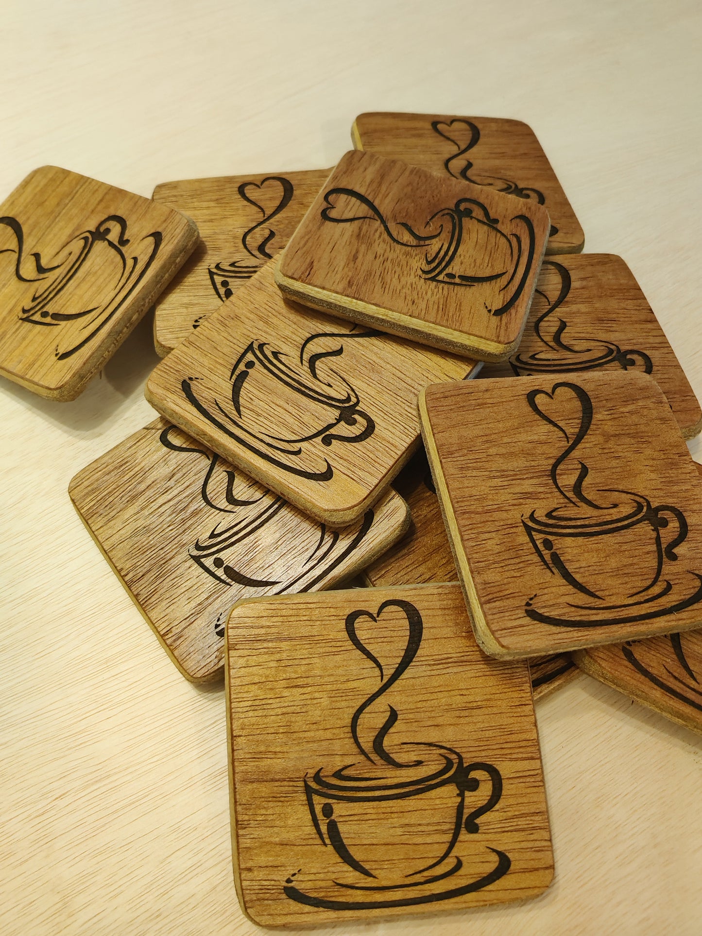 Houten koffie onderzetters "one heart". laser gegraveerd - (per set van 4)