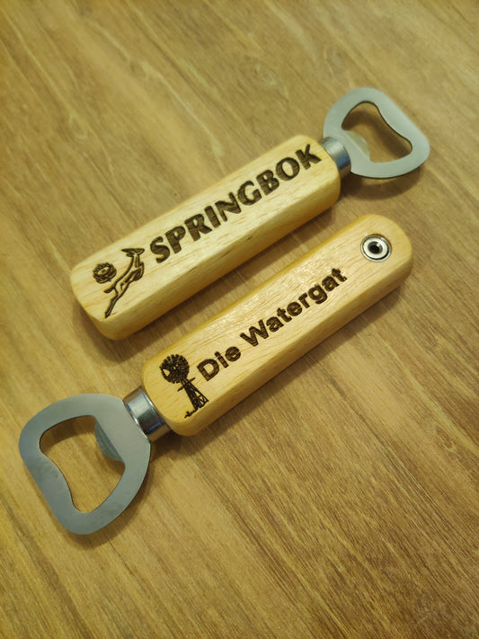 Klassieke houtbottelopener: Springbok-logo met handige magneet in die handvatsel