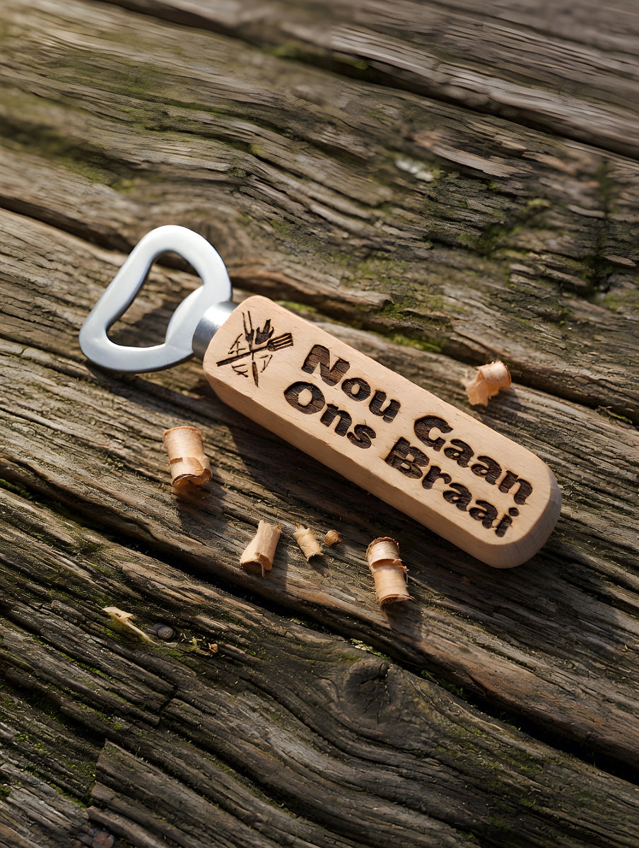 Classic bottle opener - with magnet in handle description in Afrikaans "nou gaan ons braai"